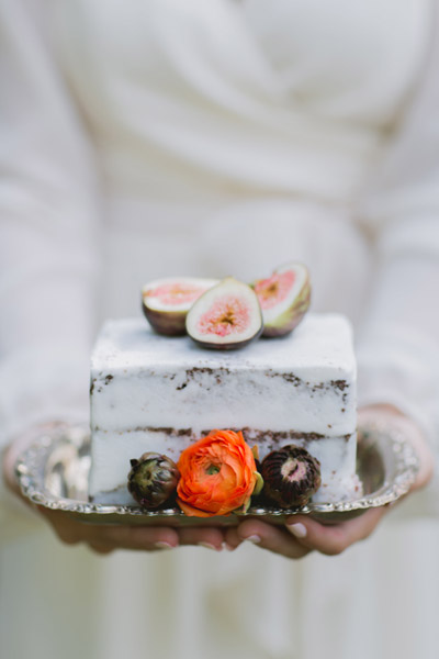 naked cakes, figs and flowers