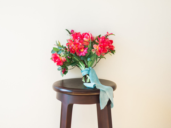 JANIE MEDLEY FLORA DESIGN, TULIP BOUQUET, SILK AND WILLOW RIBBON