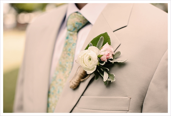 white ranunculus bout