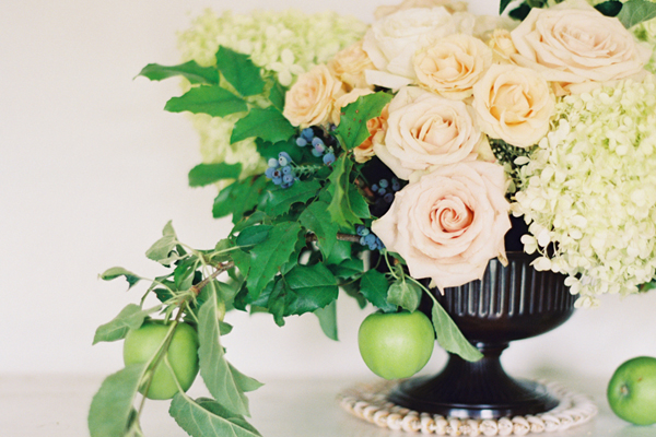 roses and hydrangea centerpiece