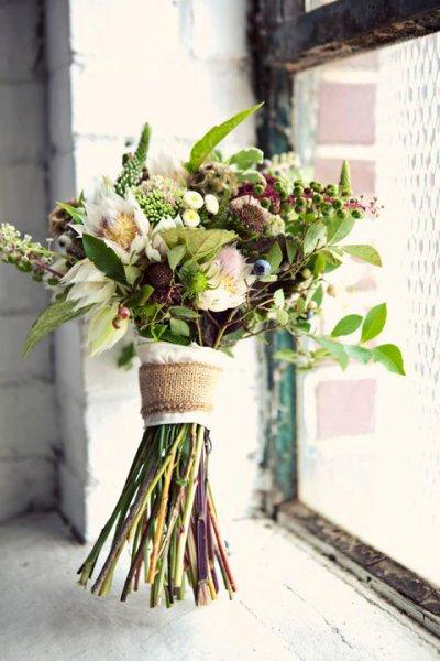 burlap wrap on bouquet handle