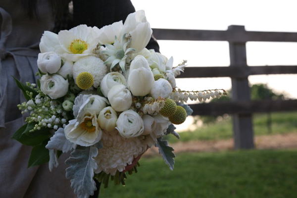 white flower bouquet