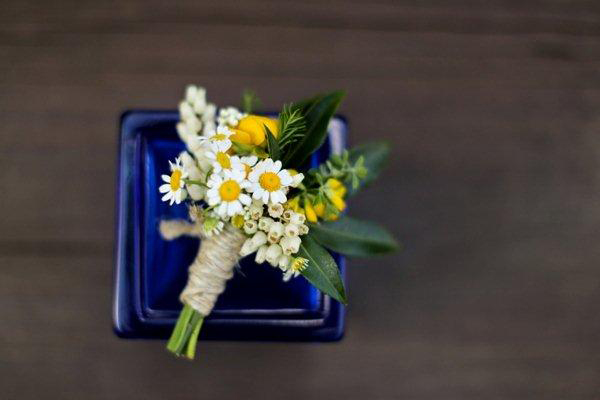 yellow and white flower bout