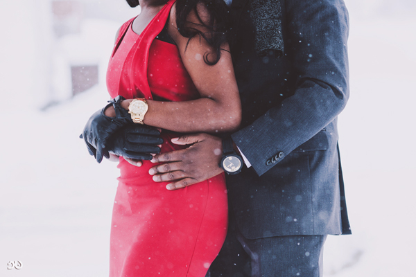 couple shoot in the snow