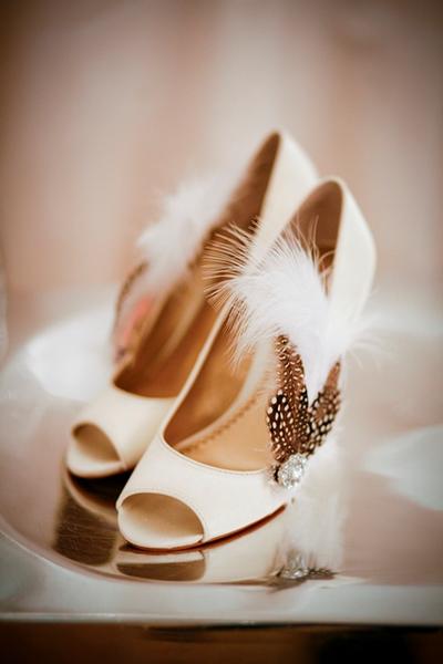 wedding shoes, feathers