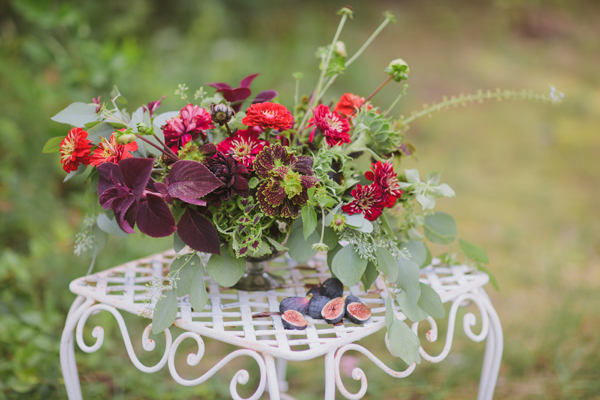 centerpiece with dahlias and zinnias